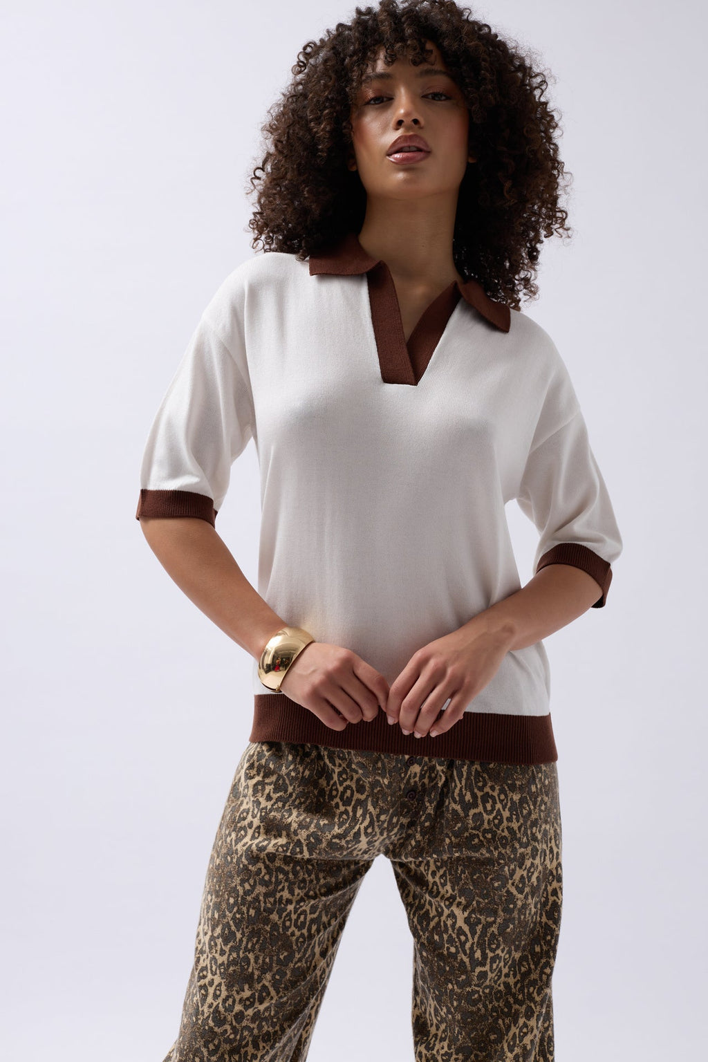 V-Neck Stripe Detail White Brown T-Shirt