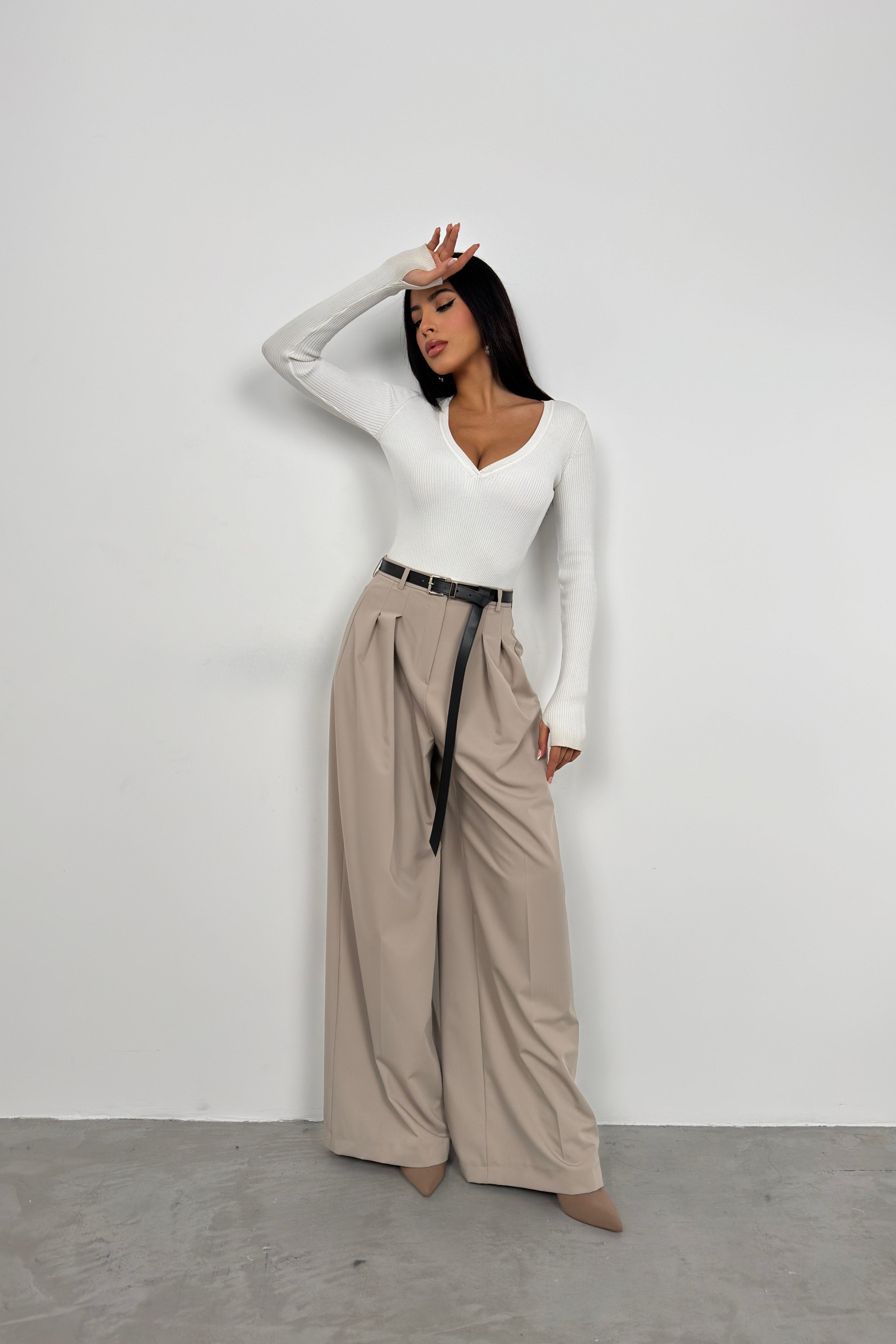 V-Neck Knit Ecru Bodysuit