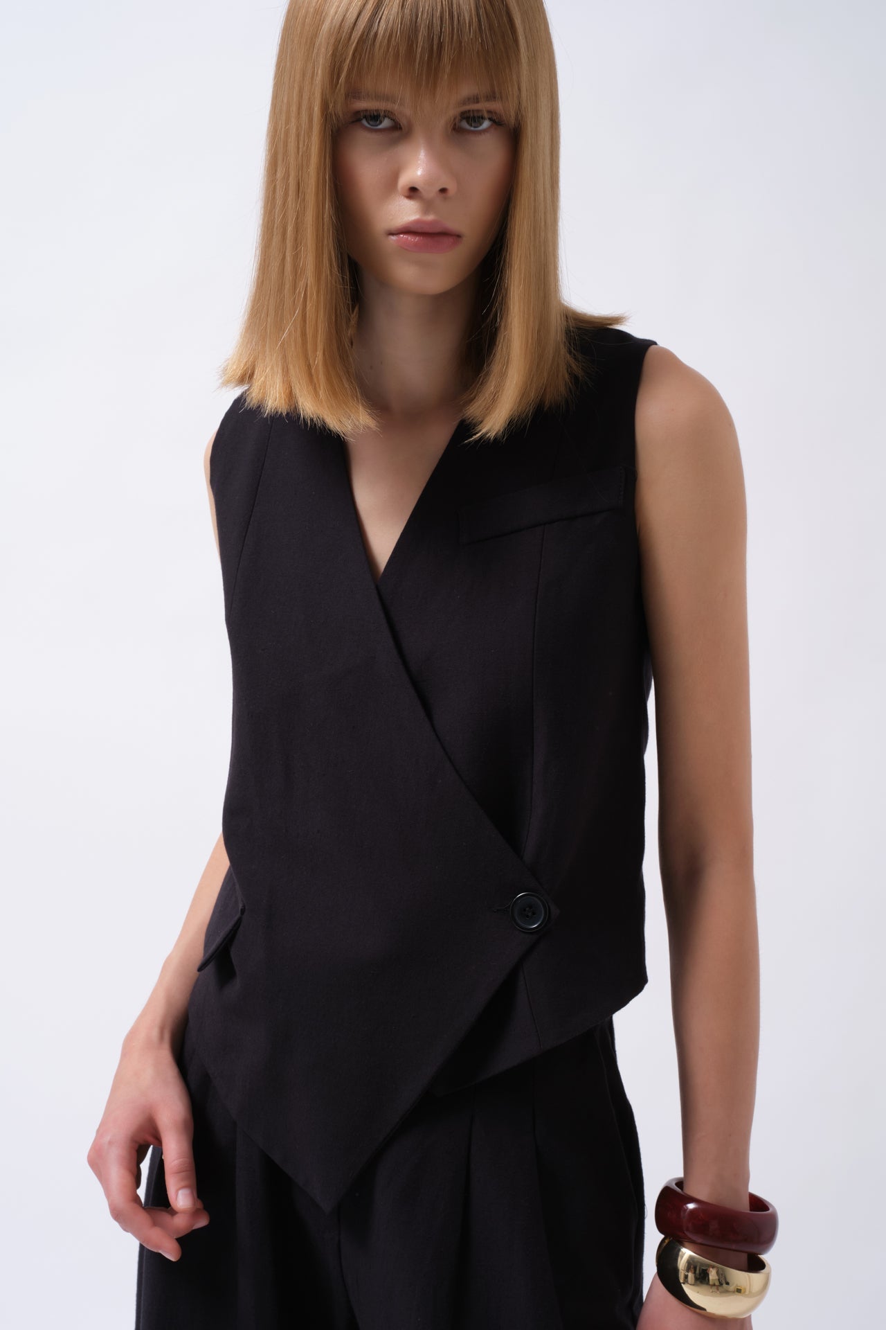Side Button Asymmetric Linen Black Vest