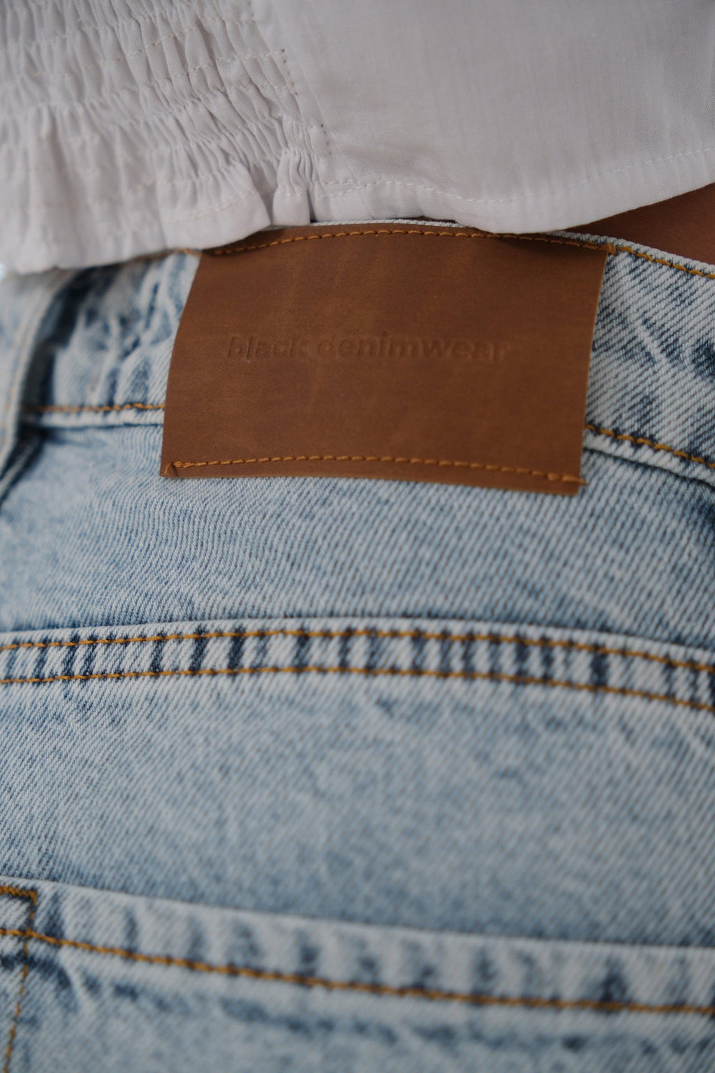High Waist Mom Jeanss