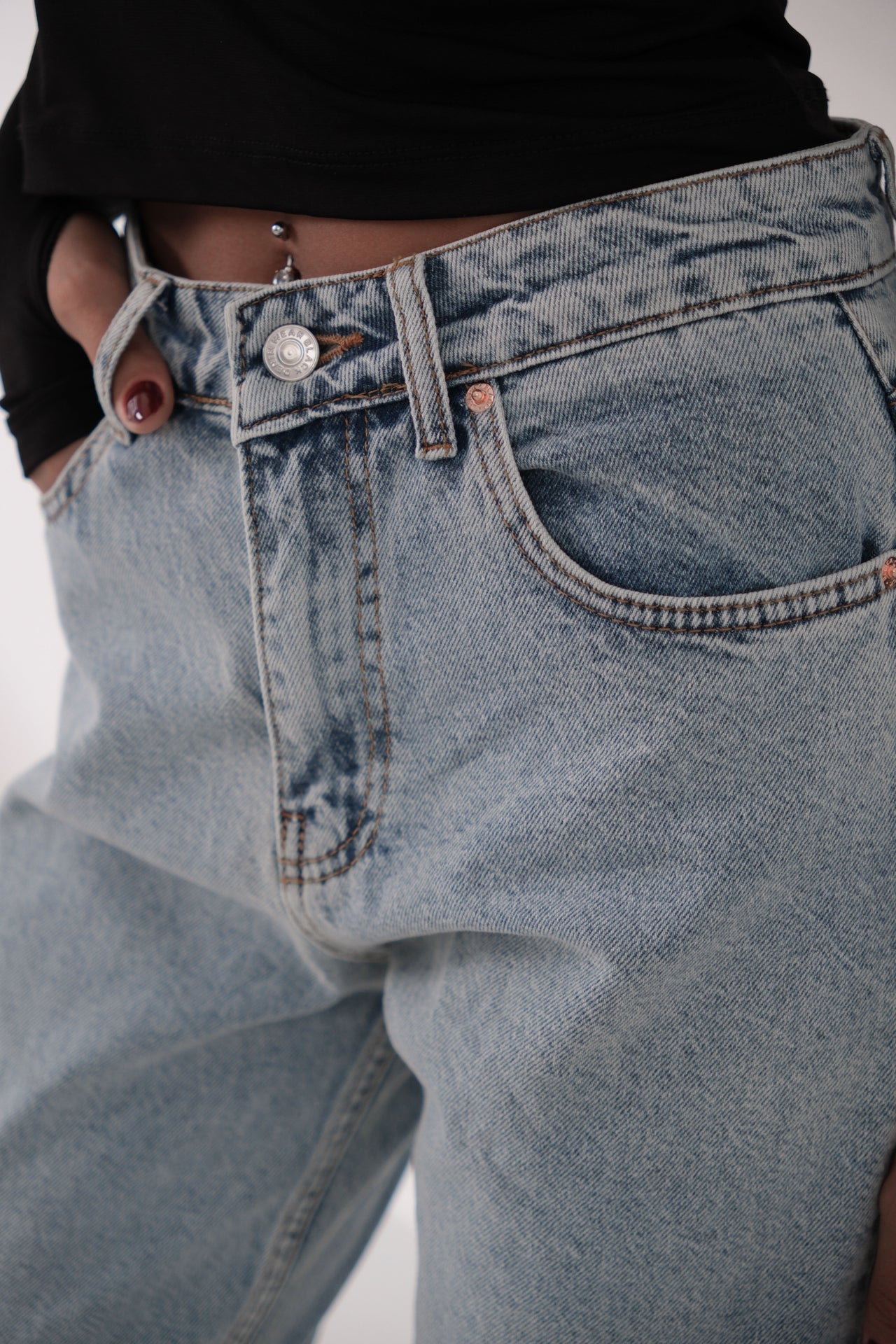 High Waist Slim Leg Light Blue Jeanss