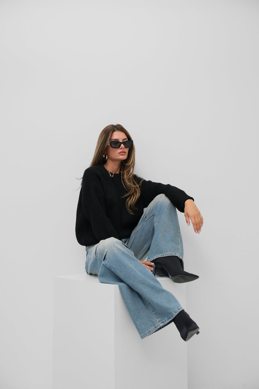 Round Neck Black Oversize Knit Black Sweater