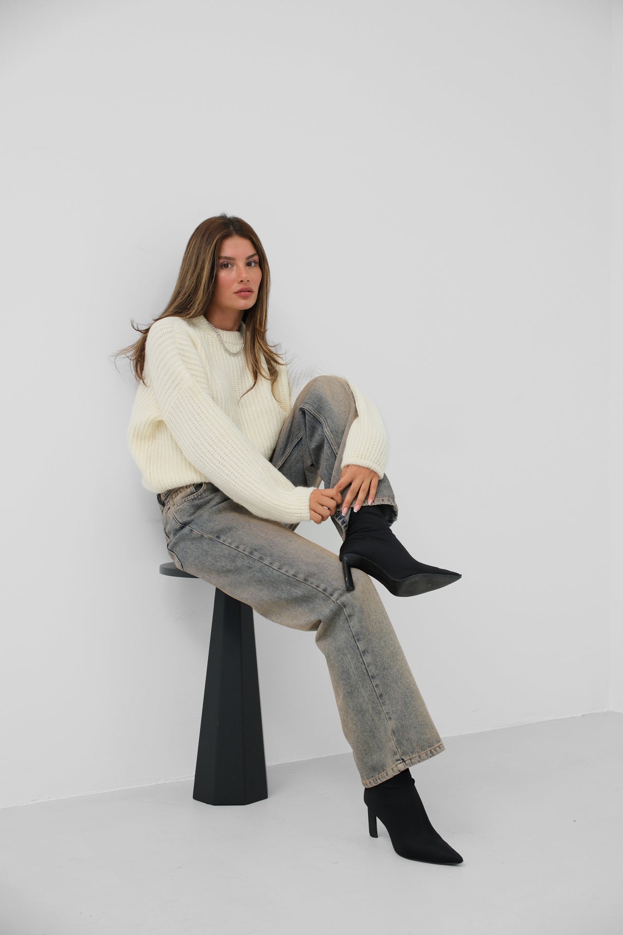 Round Yakali Ecru Oversize Knit Sweater