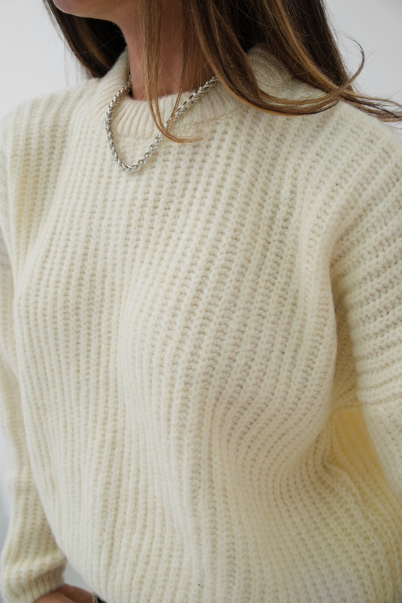 Round Yakali Ecru Oversize Knit Sweater